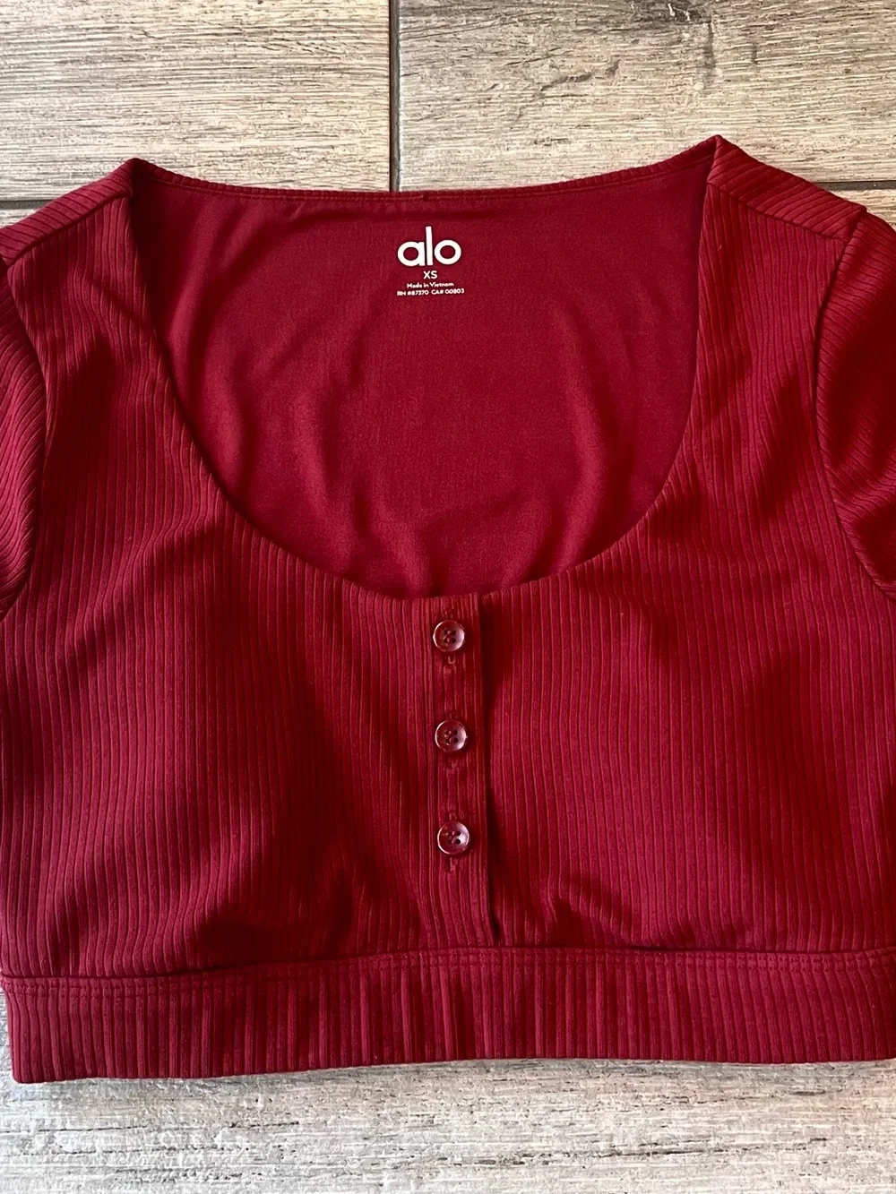 Alo Yoga Blissful Henley Top Womens Size XS Burgundy Built In Sports Bra